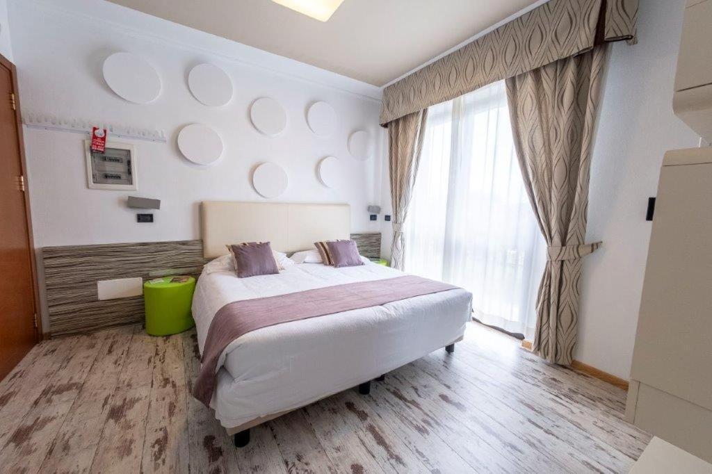 Hotel Le Palme Dormelletto Esterno foto